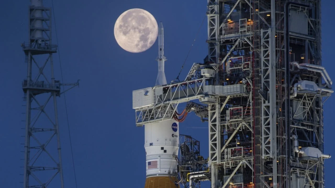 Trump boosts Nasa plans for moon base with nuclear reactors in China space race